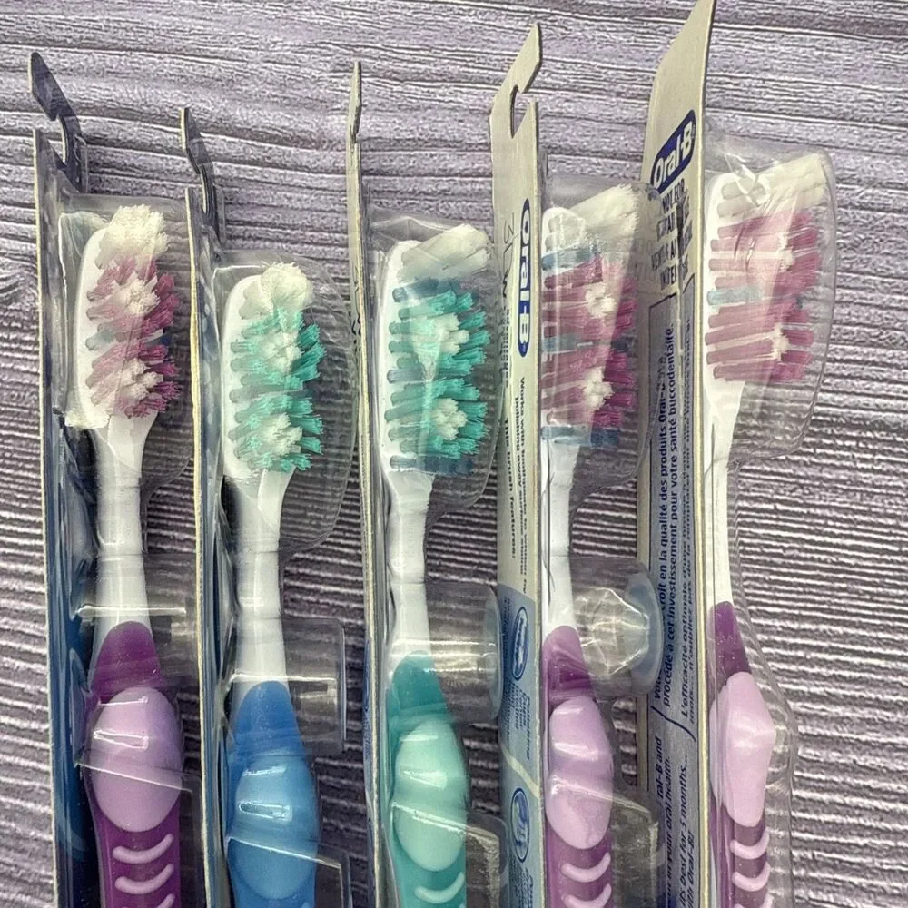5 LOT Oral-B Advantage 3D White Vivid Toothbrush SOFT NOS 2009 P&G USA